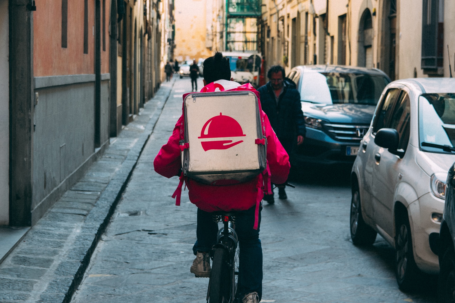 Livreur sans diplôme de plats cuisinés en vélo Livreur sans diplôme de plats cuisinés en vélo