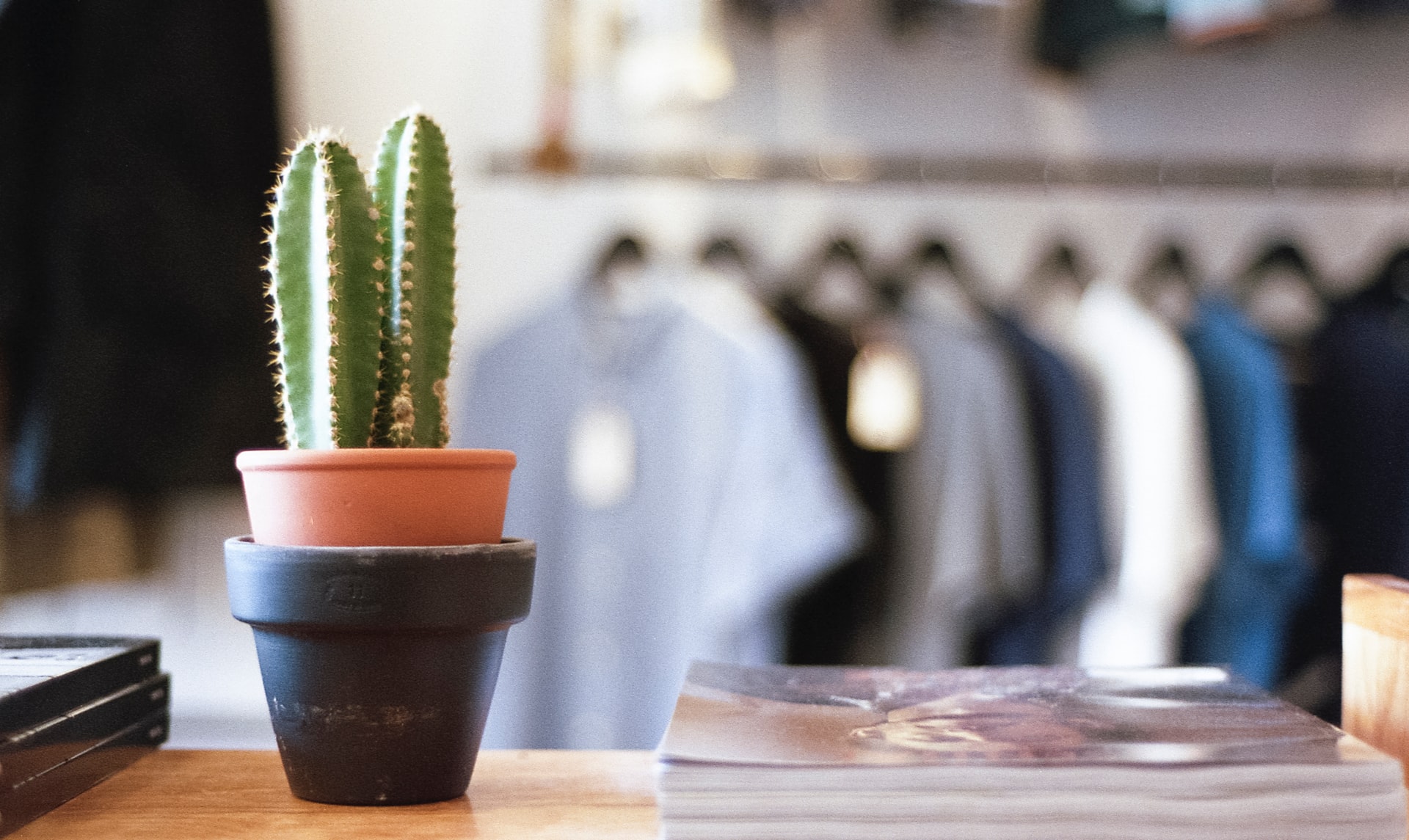 Complément de revenu sérieux avec inventaire d’un magasin de chemises Complément de revenu sérieux avec inventaire d’un magasin de chemises